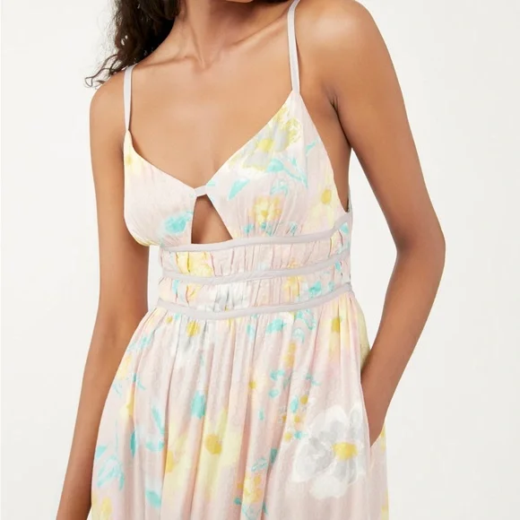 Wisteria Maxi Dress - Picture 3 of 11